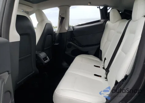 2024 Tesla Model Y из США, поврежденный, VIN 7SAYGDED3RF050541